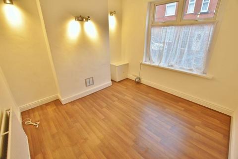 2 bedroom flat to rent, Eglinton Road, London SE18