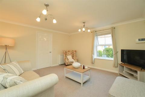 2 bedroom flat for sale, Wilkinsons Court, Easingwold, York