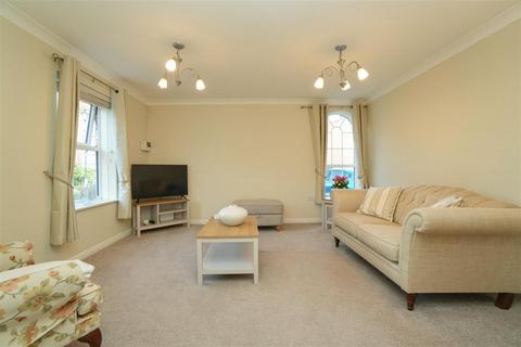 2 bedroom flat for sale, Wilkinsons Court, Easingwold, York