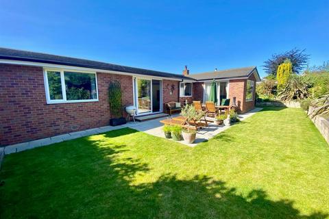 3 bedroom detached bungalow for sale, Pinfold Close, Mirfield