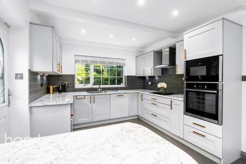 4 bedroom detached house for sale, Fir Tree Close, Doncaster