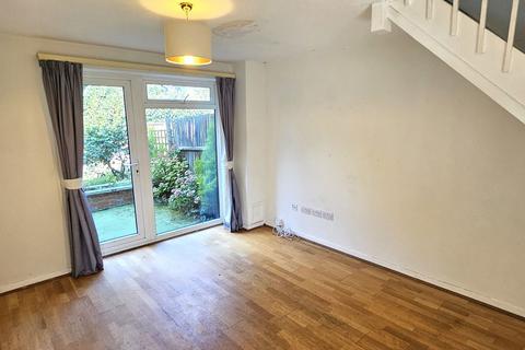 3 bedroom terraced house to rent, Oliver Close, London, W4 3RL