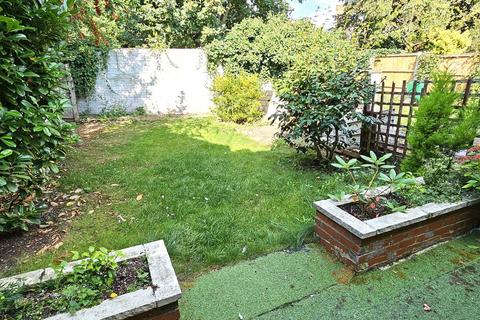 3 bedroom terraced house to rent, Oliver Close, London, W4 3RL