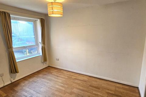 3 bedroom terraced house to rent, Oliver Close, London, W4 3RL