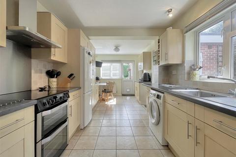 7 Beech Rise, Sonning Common, Reading, RG4 9TJ