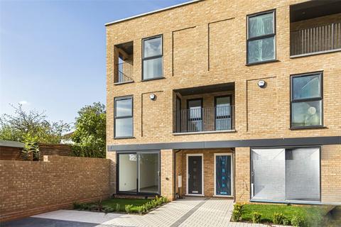 4 bedroom terraced house for sale, Chase Road, London, N14