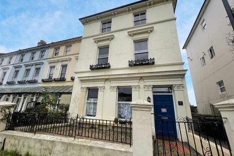 1 bedroom flat to rent, Upperton Gardens, Eastbourne BN21