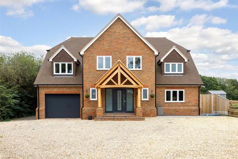 4 bedroom detached house for sale, New Road, Pamber Green, Tadley, RG26