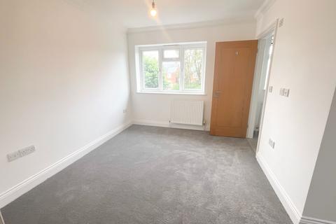 3 bedroom terraced house to rent, Leigh-on-Sea SS9