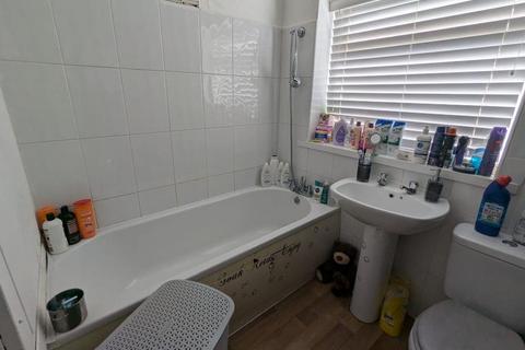 2 bedroom semi-detached house for sale, 34, Laverton Road Bradford, BD4 7RD