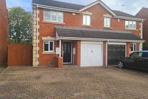 3 bedroom semi-detached house to rent, Cradoc Grove, Ingleby Barwick, Stockton-On-Tees