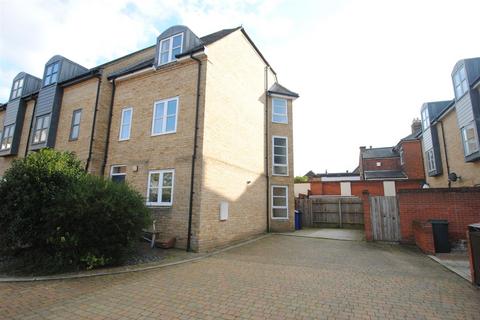 4 bedroom townhouse to rent, All Saints Court, Bury St. Edmunds IP33