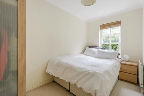 2 bedroom flat to rent, Broomhill Road London SW18