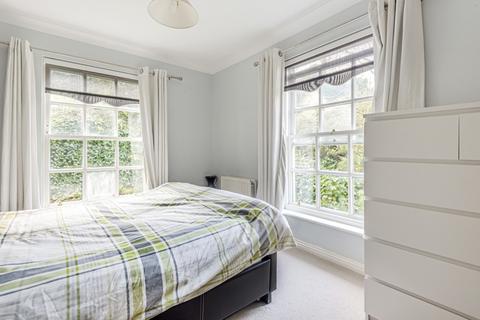 2 bedroom flat to rent, Broomhill Road London SW18