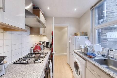 2 bedroom flat to rent, Earlsfield Road, London SW18