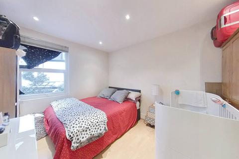 2 bedroom flat to rent, Earlsfield Road, London SW18