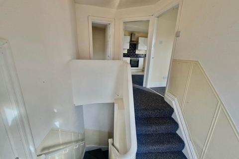 2 bedroom flat to rent, York Road, Whitley Bay NE26