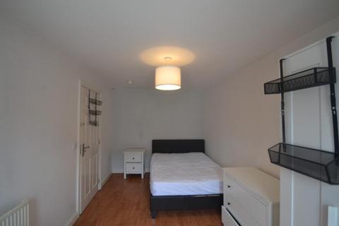 4 bedroom terraced house to rent, New Barns Avenue , Manchester M21