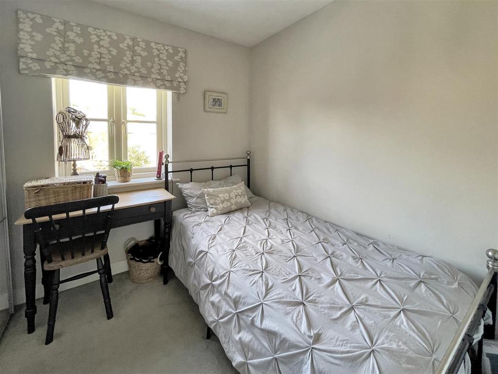 Bed 3.JPG