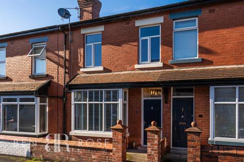 3 bedroom terraced house to rent, Regent Road, Chorley