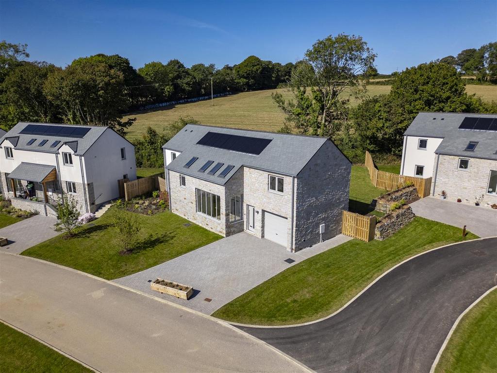1. House 9 Kingswood, situated in stunning parklan