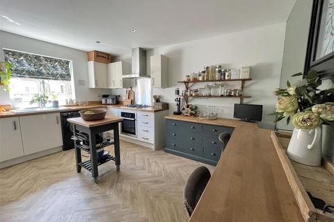 5 Hamilton Close, Mickleton, Chipping Campden, GL55 6RE