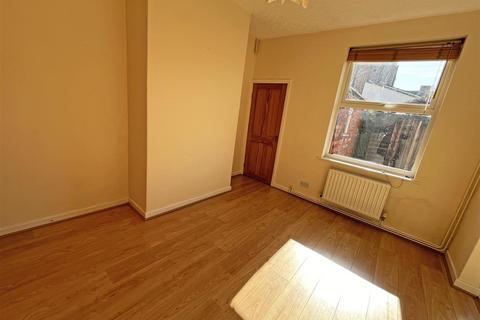 2 bedroom semi-detached house to rent, Bramcote Road, Nottingham NG9