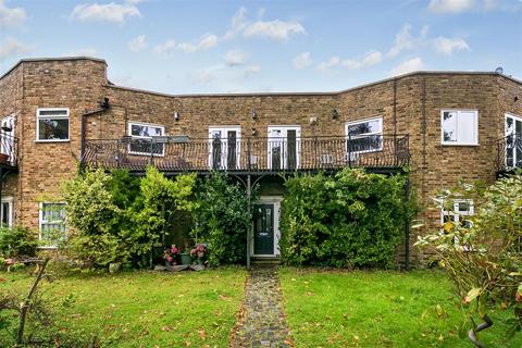 3 bedroom terraced house for sale, Hampton Court Road, Hampton