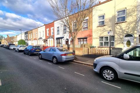 3 bedroom flat to rent, Antill Road, London