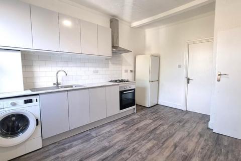 3 bedroom flat to rent, Antill Road, London