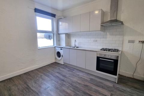 3 bedroom flat to rent, Antill Road, London