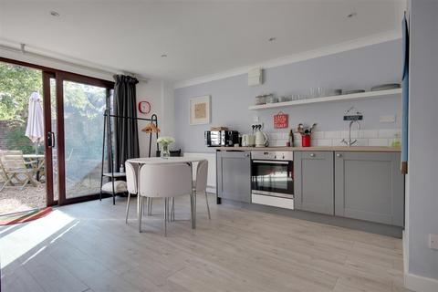 Apartment to rent, Milford Road, Everton, Lymington