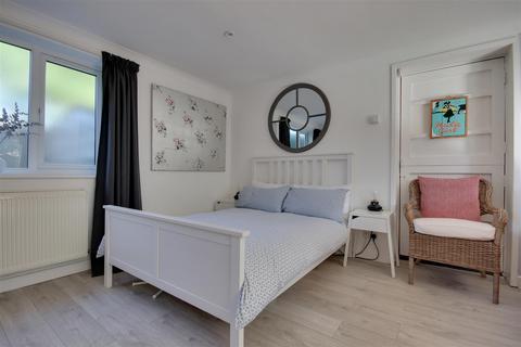 Apartment to rent, Milford Road, Everton, Lymington