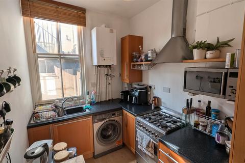 2 bedroom flat to rent, Carlton House, Western Parade, PO5 3ED