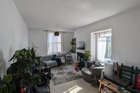 2 bedroom flat to rent, Carlton House, Western Parade, PO5 3ED