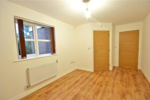 2 bedroom apartment for sale, Kenmare Close, Ickenham, Uxbridge