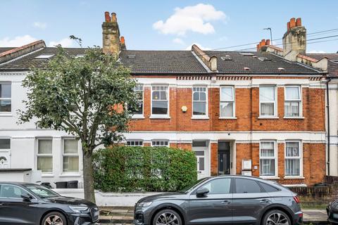 3 bedroom flat for sale, Gilbey Road, Tooting