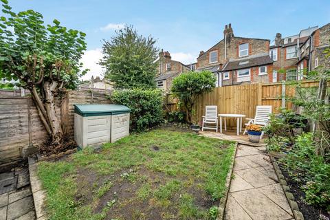 3 bedroom flat for sale, Gilbey Road, Tooting