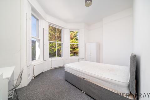 3 bedroom flat to rent, Hilldrop Road, London N7