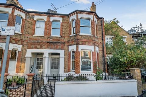 3 bedroom apartment to rent, Erpingham Road Putney SW15