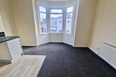 2 bedroom flat to rent, York Road, Whitley Bay NE26