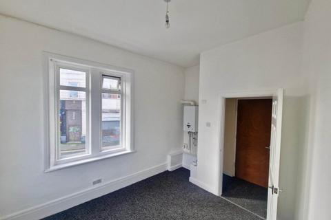 2 bedroom flat to rent, York Road, Whitley Bay NE26