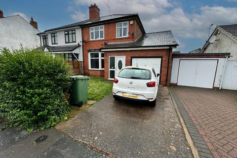 3 bedroom semi-detached house to rent, Ravenscroft Road, Willenhall