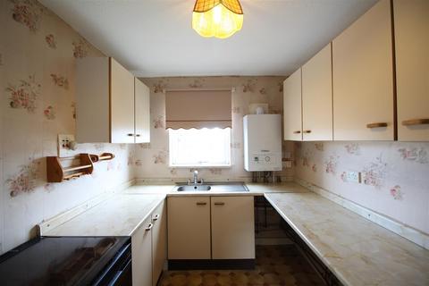 2 bedroom flat for sale, Mont Grove, Bradford BD5