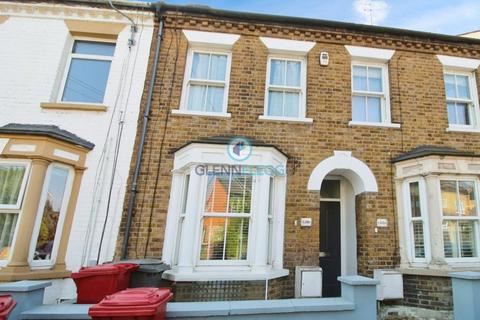 2 bedroom terraced house to rent, Albert Street, Slough