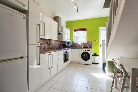 2 bedroom terraced house to rent, Albert Street, Slough