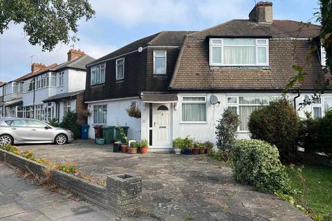 4 bedroom terraced house for sale, Constable Gardens, Edgware, HA8