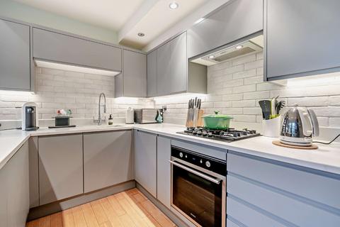 3 bedroom flat for sale, Kingsland Road, London E8