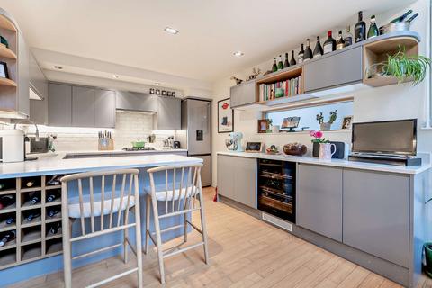 3 bedroom flat for sale, Kingsland Road, London E8