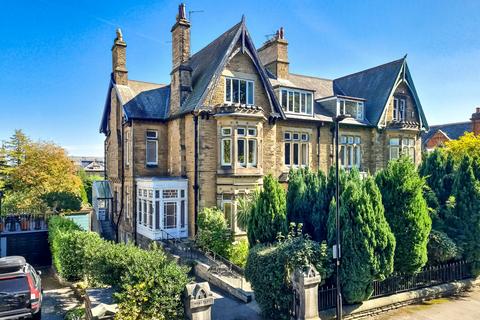 2 bedroom flat to rent, Park Drive, Harrogate, HG2